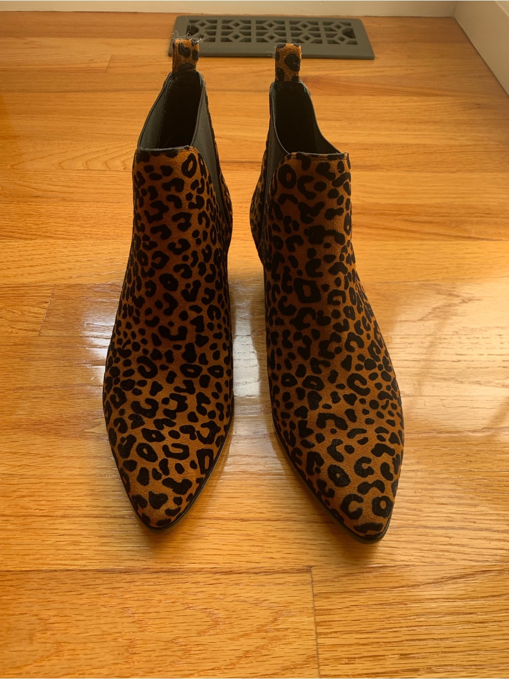 Diane von Furstenberg (DVF) Leopard Print Chelsea Booties. Size 8.5
